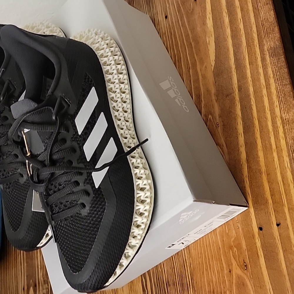 NWB Adidas 4DFWD M7.5/W9 - Picture 2 of 7